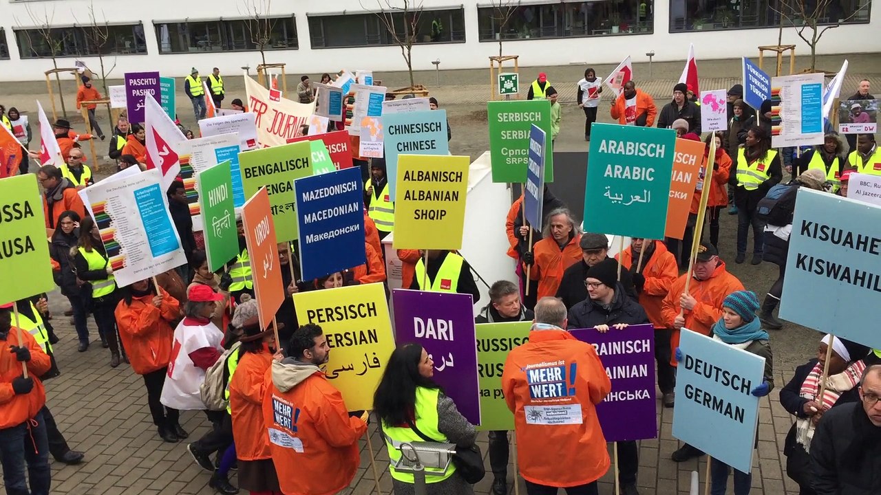 DW Protest 230215 Deutch