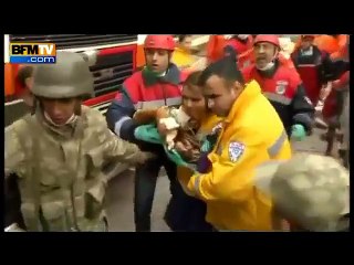 Un bébé de quinze jours retrouvé dans les décombres