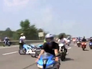 Il se pète la gueule en moto lors d'un concentration
