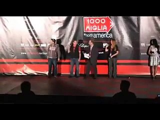 Ils tombent par terre en voyant arriver cette Ferrari