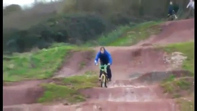 Qui fait le malin, tombe dans le ravin