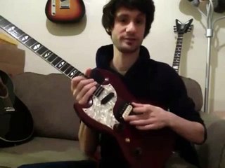 Il vomit en faisant une démo de guitare