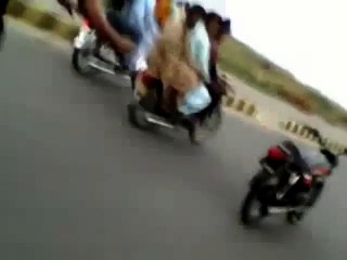 Il fait su ski-biking. Trop fort!!!