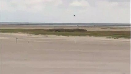 Un F16 frôle le caméraman sur la piste