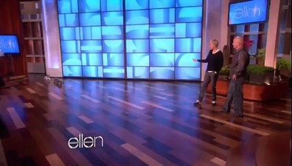 Un Jack Russel qui devrait faire du cirque