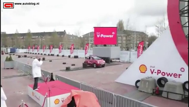 Une Fiat 500 fait un looping. OMG!!!