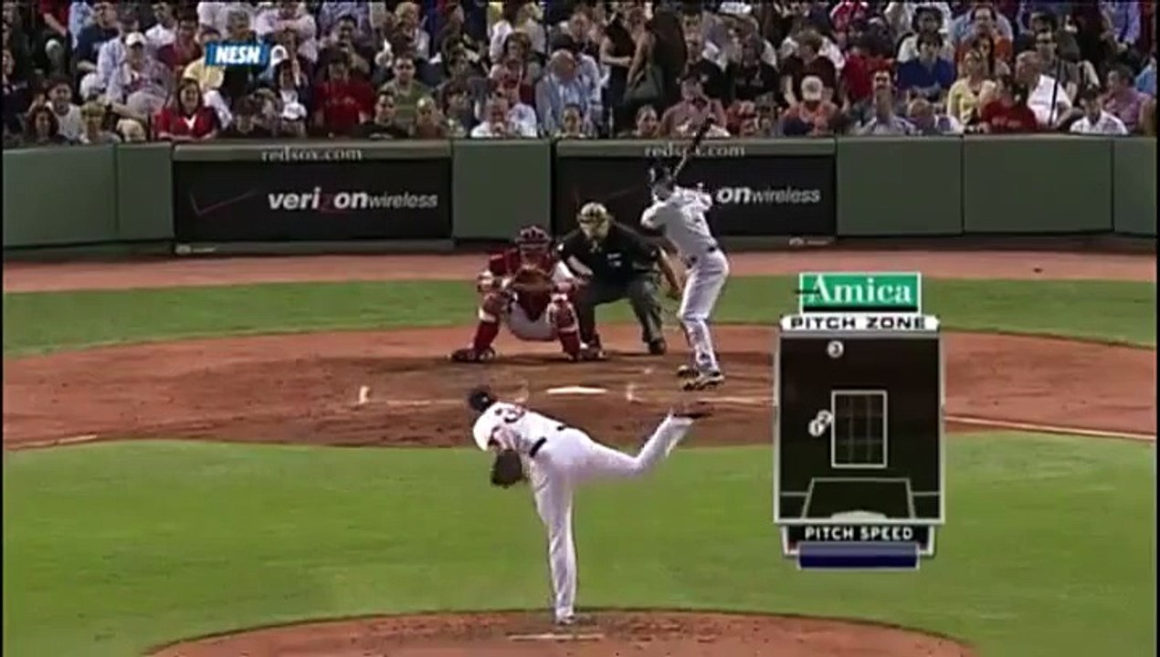 Un businessman rattrape une balle de baseball