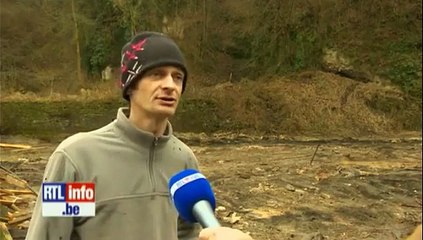 Un grutier Belge détruit la mauvaise maison