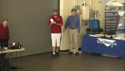 Le record du monde du lancer d'avion en papier