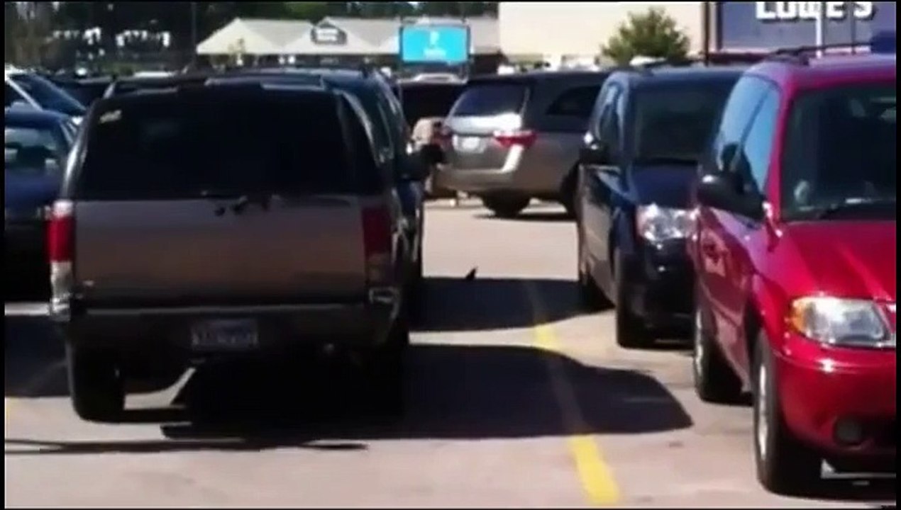 Elle est vraiment surprise par ce garçon