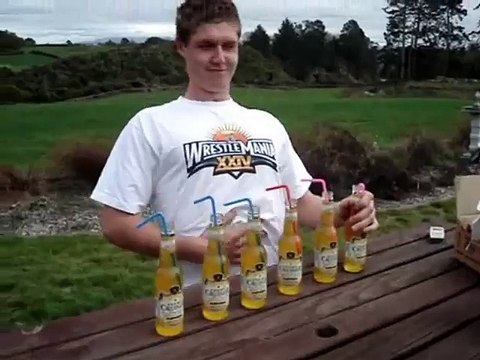 Un mec se boit 6 bouteilles de Vodka