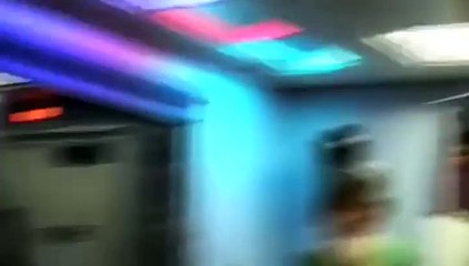 Un homme à la peau très élastique. OMG!