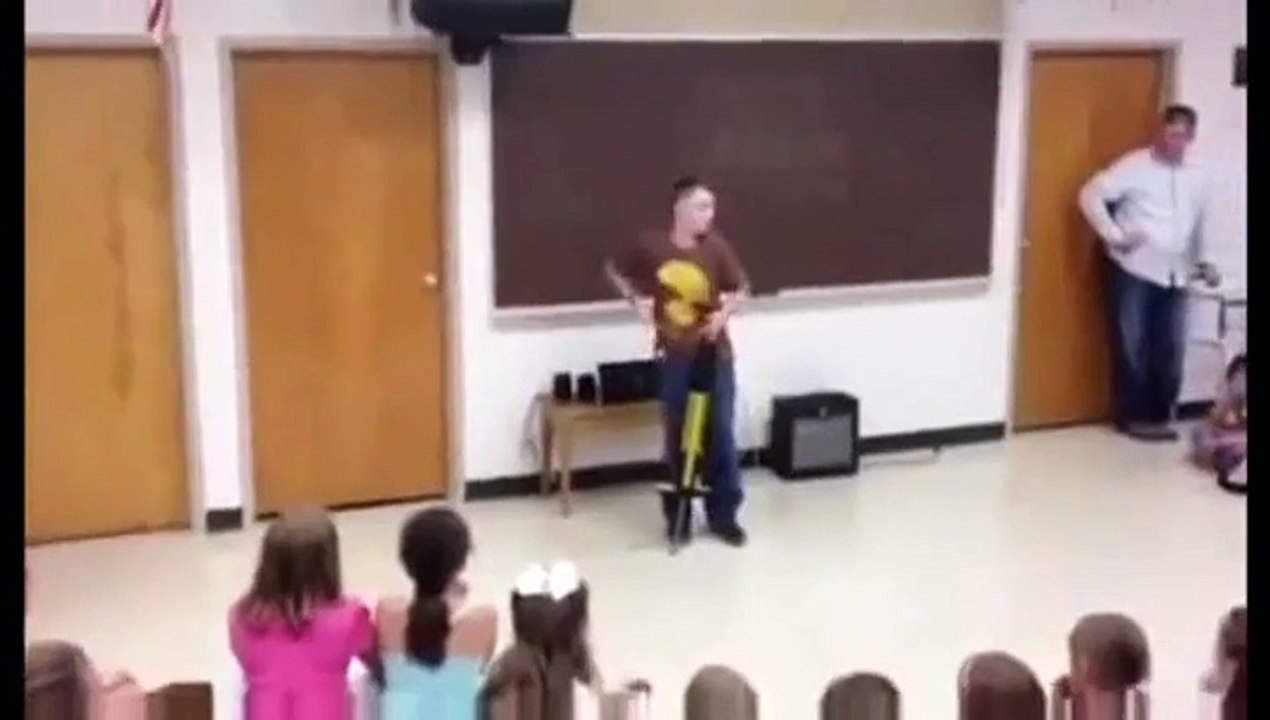 Un ado se prend la honte de sa vie!!!