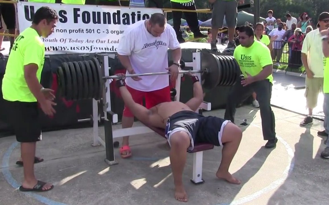 Man tries to bench press 725 lbs when he can't do 405 lbs by himself
