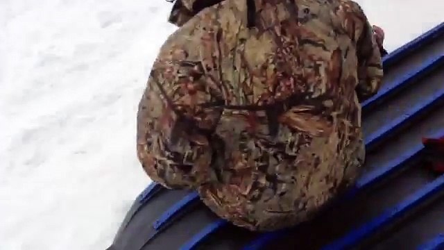 Ce qu'il Fait avec sa Motoneige est à Mourir de Rire