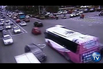 Chinese Father Leaps Out Moving car to Save Child