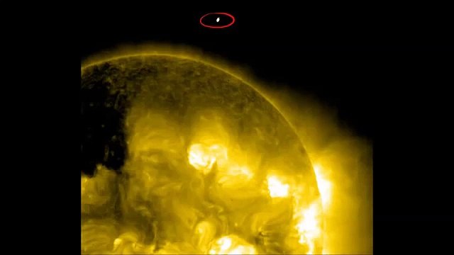 Objects seen above the Sun on EIT 284. 4 March, 2014