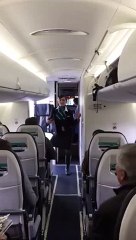Une hôtesse de l'air fait une démo de Breakdance en plein vol!