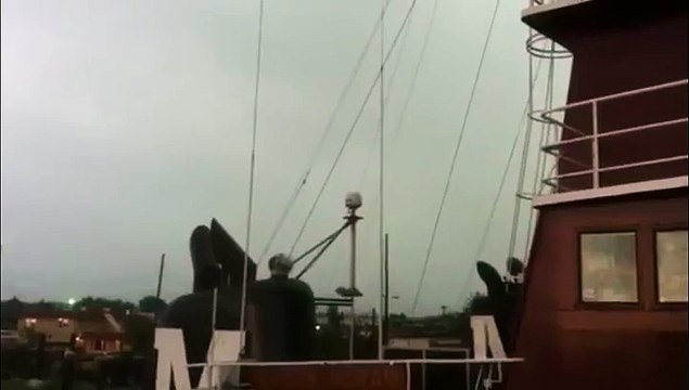 La foudre tombe à quelques mètres d'un bateau de pêche