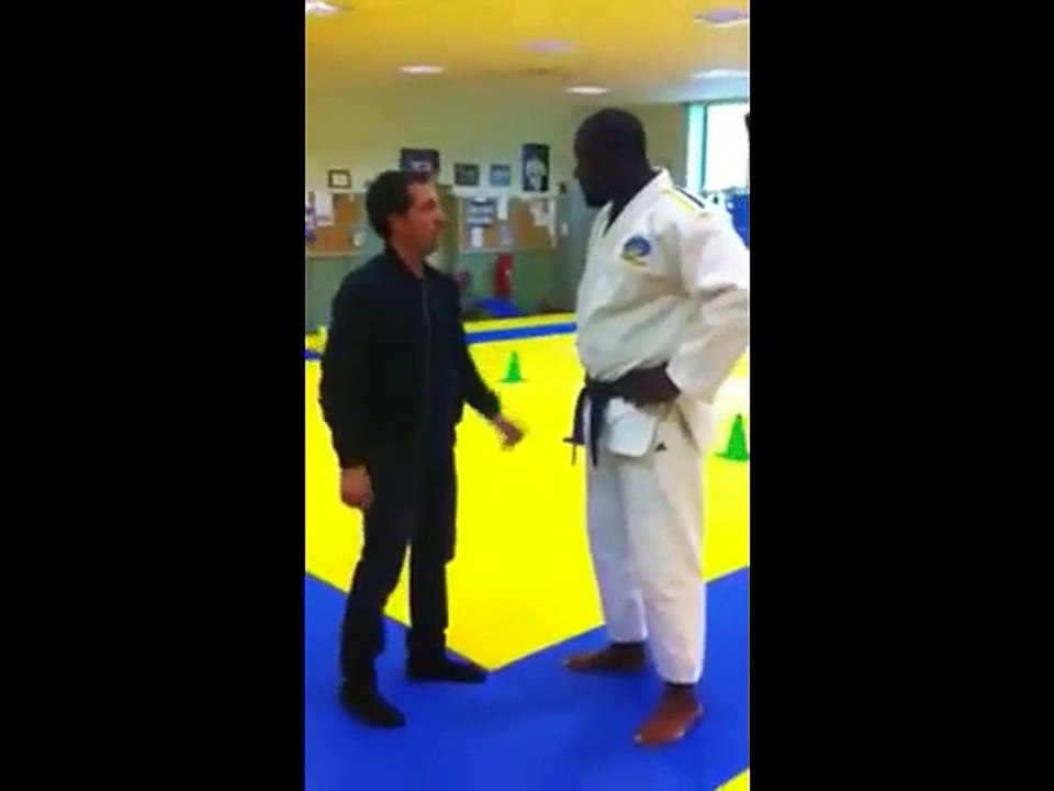 Gad Elmaleh met Teddy Riner K.O. LOL!