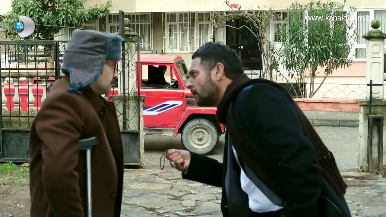 bes-kardes-4.bolum-nazim-maceradan-maceraya-kosuyor