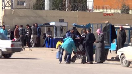 Akçakale 250 Suriyeli Ülkesine Döndü