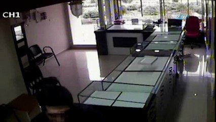 Kuyumcuyu bayıltıp altınları çaldılar