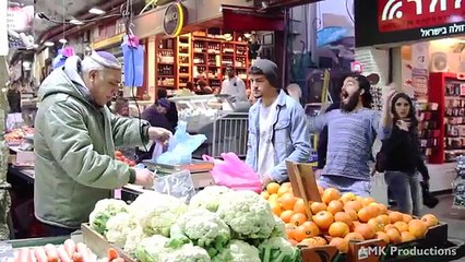 İnsanların Arkasından Konuşmak Yerine Dans Eden Adam