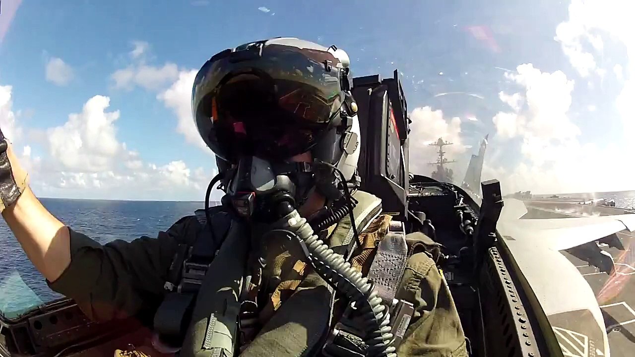 Incroyables images d'un F/A-18 Hornet