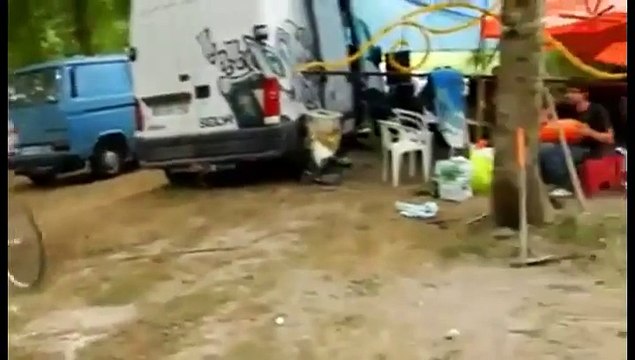 Un saut en vélo qui finit sur la corde ^^...