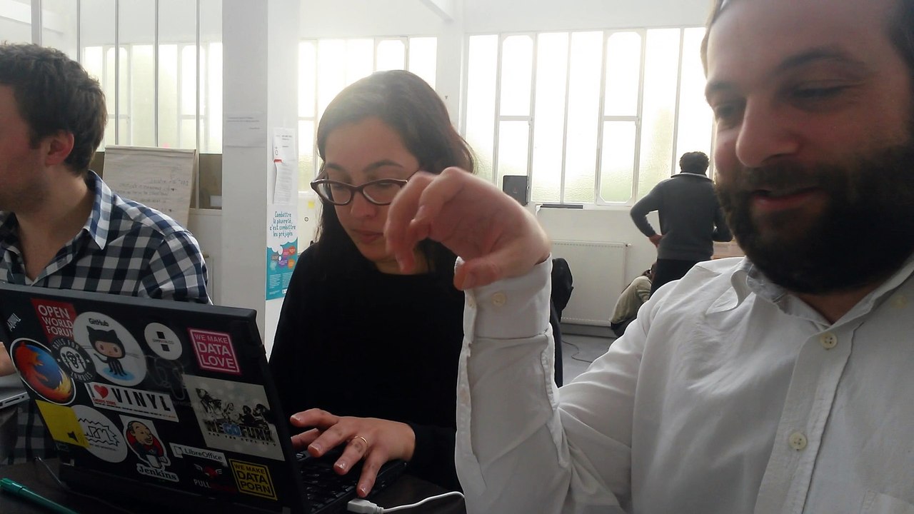 Un Twitterbot pour débusquer les préjugés sur la pauvreté