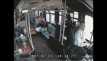 Un chauffeur d'autobus sauve une petite fille ...