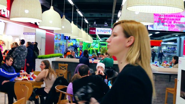 Фотосессия влюбленных в Универмаге «Муравей» - пр. Ленина