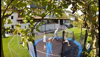 Un saut de trop sur un trampoline !!!