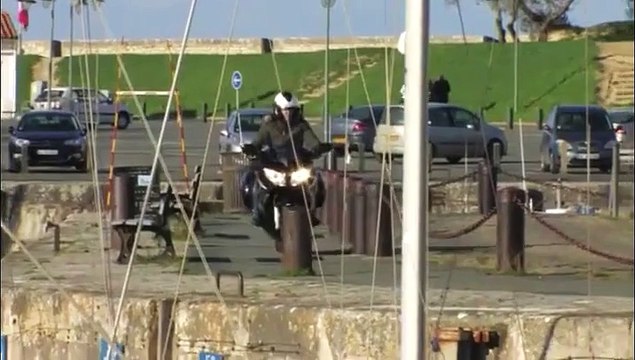 Une Yamaha FJR 1300 ça ne flotte pas ?