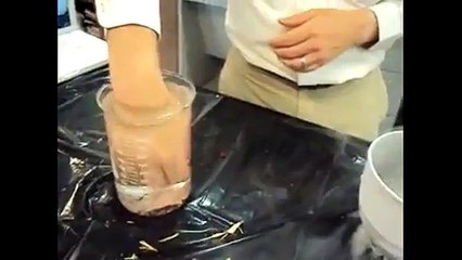 Plonger un poisson rouge dans un bain d'azote liquide