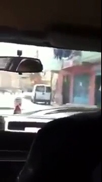 Kızına araba kullanmayı öğreten zavallı babanın çilesi