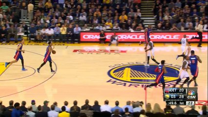 Spencer Dinwiddie crosse Stephen Curry et plante un 3-points