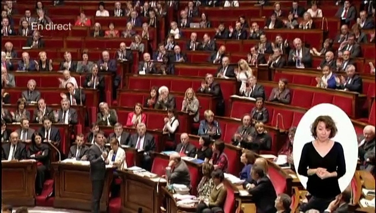 "Vous trompez les petits gens" lance Valls à la députée FN Marion Maréchal-Le Pen