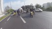 Des motards arrêtent la circulation pour sauver un chien perdu