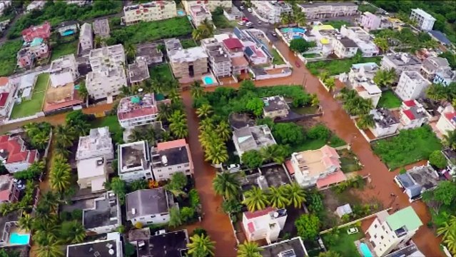 Un drone filme les inondations monstres de l'Ile Maurice