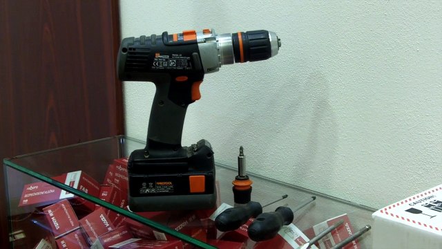 zámek na čip - instalace čipového zámku KABA c-Lever - elektrický zámek a přístupový systém_low