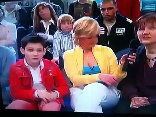 Il se fait GRILLER en direct en train de MATER la Présentatrice !