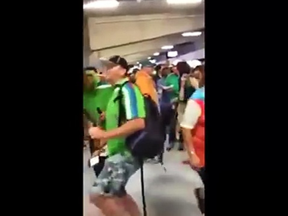 Australian fan of pakistan cricket team also chant pakistani slogans in world cup