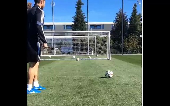 Sergio Ramos marca en la segunda portería superando la primera