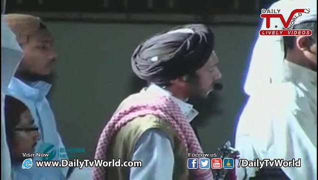 Madrassa Jamia Binoria Town Karachi- Student showing talent on stage