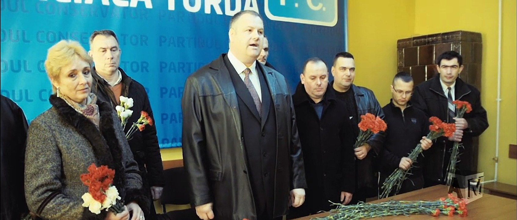 AGORA MEDIA | Reprezentanţii PC Turda au oferit flori doamnelor şi domnişoarelor