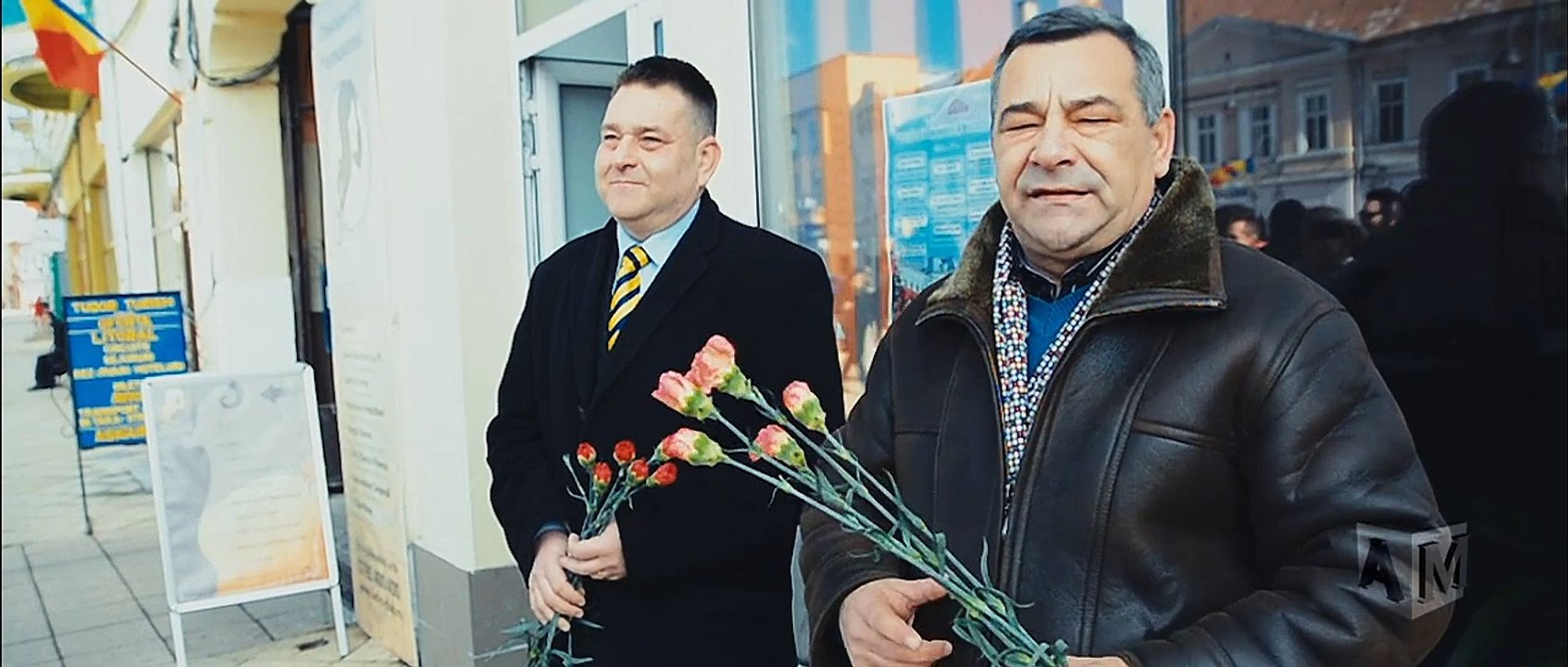 AGORA MEDIA | Reprezentanţii PNL Turda au oferit flori doamnelor şi domnişoarelor