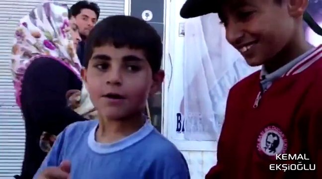 Çok Süper Akrep Sesi ve İtfaiye Sesi Çıkaran Çocuk