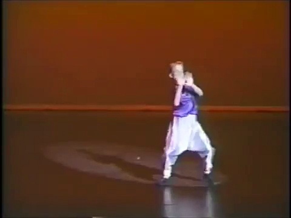 Ryan Gosling is dancing at 1992